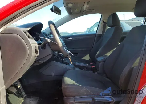 2015 Volkswagen Jetta Base z USA, uszkodzony, nr VIN 3VW1K7AJ2FM303850